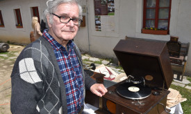 Výstava starých lampových rádií a gramofonů na kliku- poslech původních šelakových desek