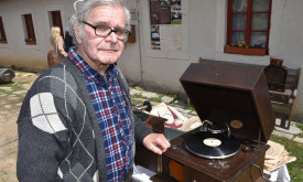 Výstava starých lampových rádií a gramofonů na kliku- poslech původních šelakových desek